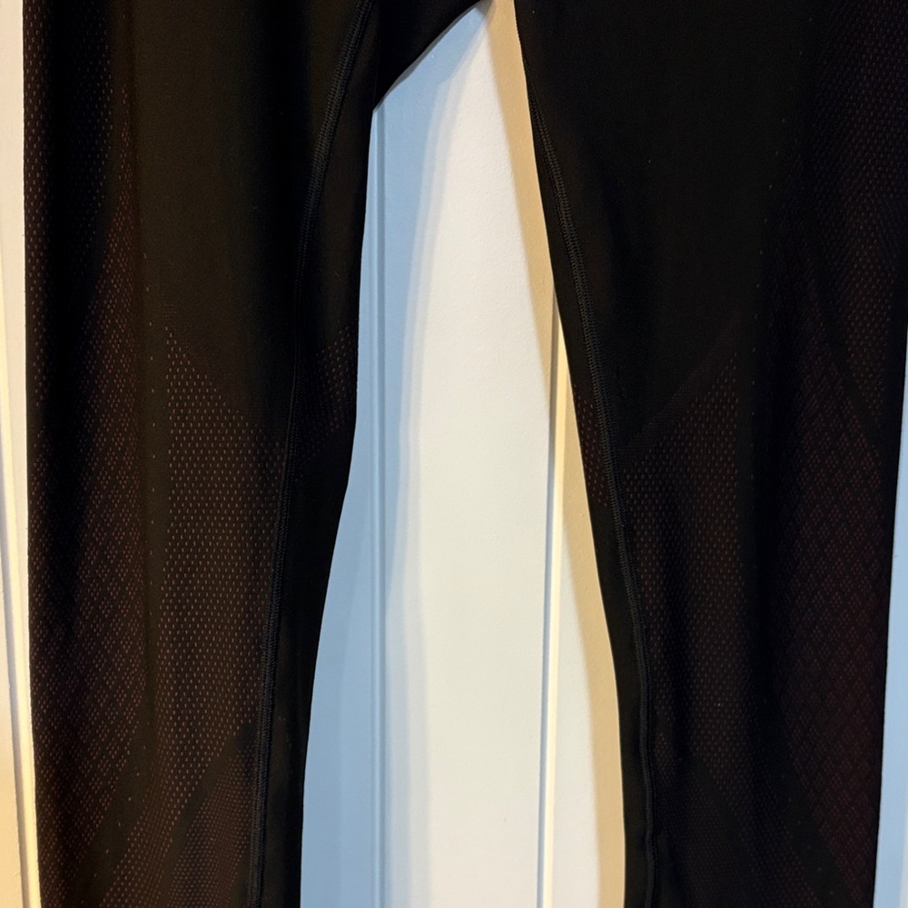 Lululemon  Women Black /Pink Athletic Leggings Size 8